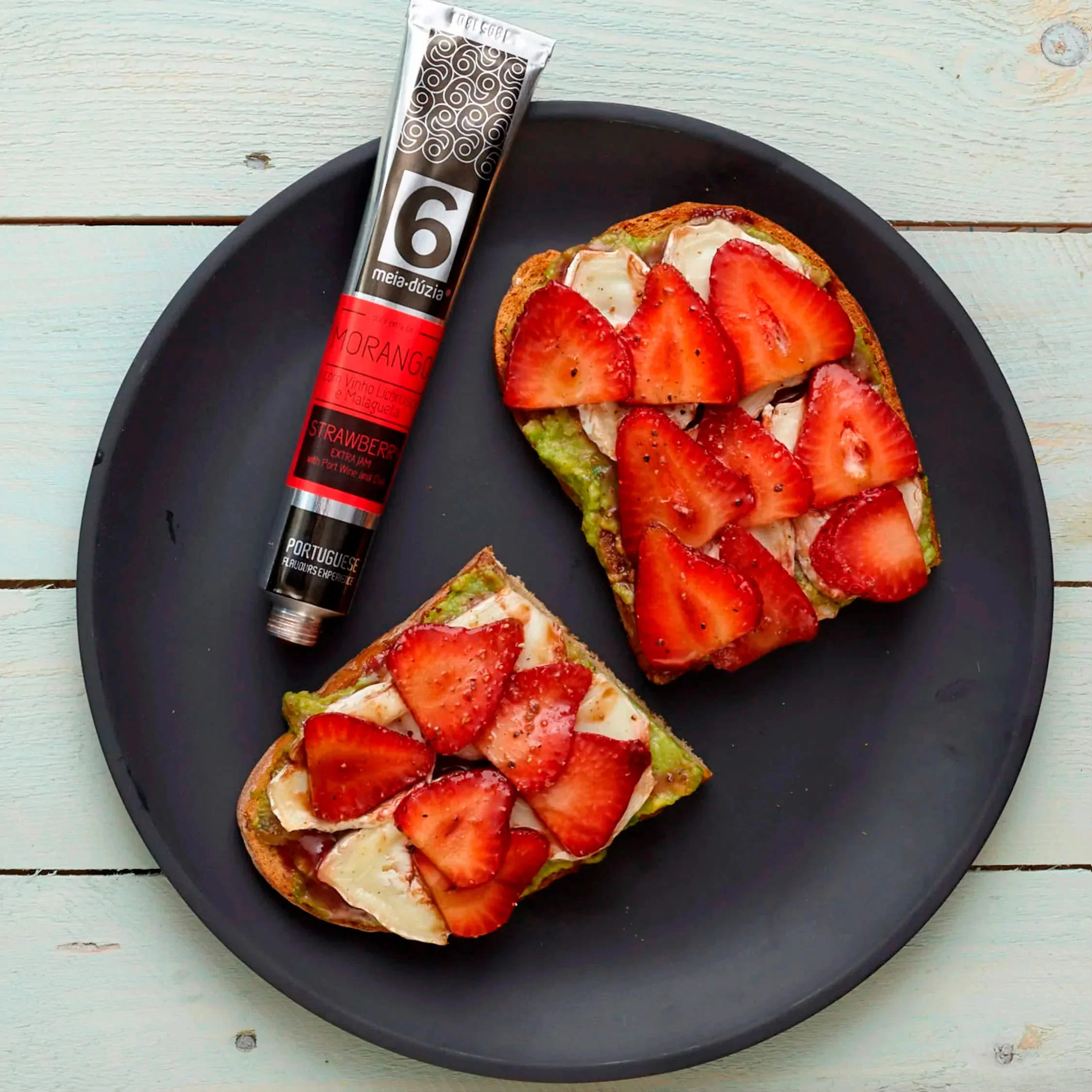Strawberry Extra Jam with Liqueur Wine and Chilli - meia.dúzia® - Image 4